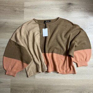 NWT Olivaceous Colorblock Sweater - Size Medium - Oversized Style